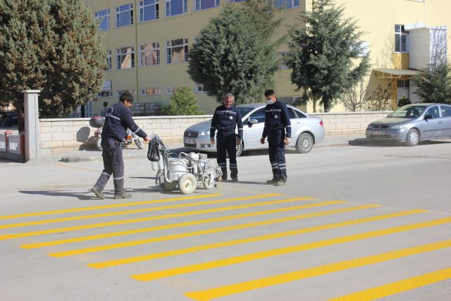 Okul önlerine Yaya çizgisi Yapıldı