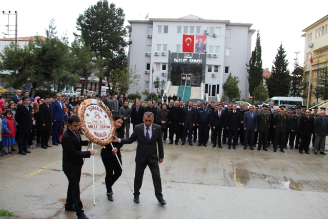 23 Nisan Ulusal Egemenlik Ve çocuk Bayramı çelenk Bırakma Merasimi