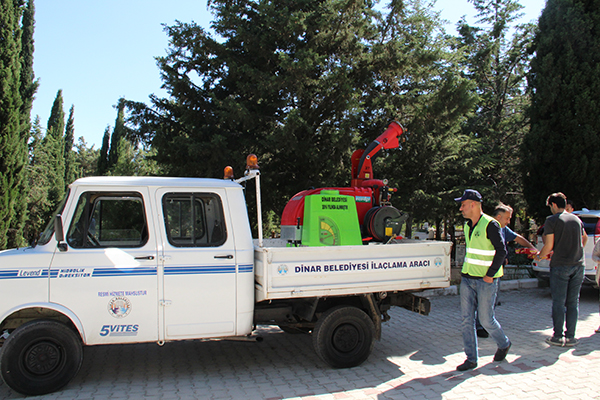 Belediye'den Mezarlık İçin Gül Suyu