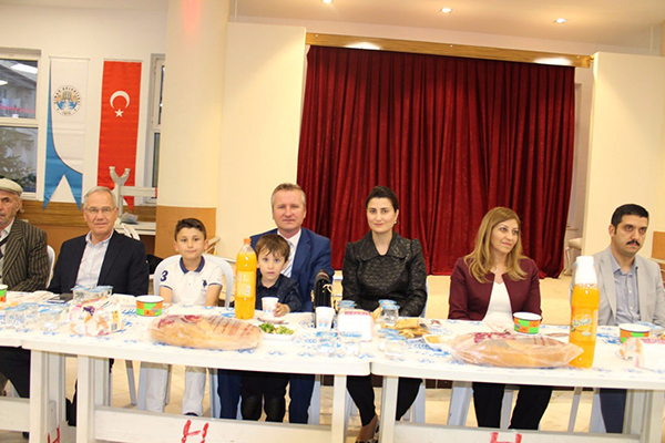 şehit Yakınları Ve Gaziler Devlet Erkanıyla İftar Yemeğinde Bir Araya Geldiler