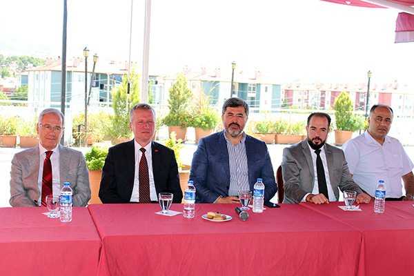 Dinar'da Resmi Bayramlaşma Töreni Parkala'da Gerçekleşti