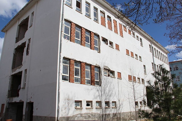 Veliler: Eski Kütüphanenin Tadilat Edilmesinden Endişeliyiz