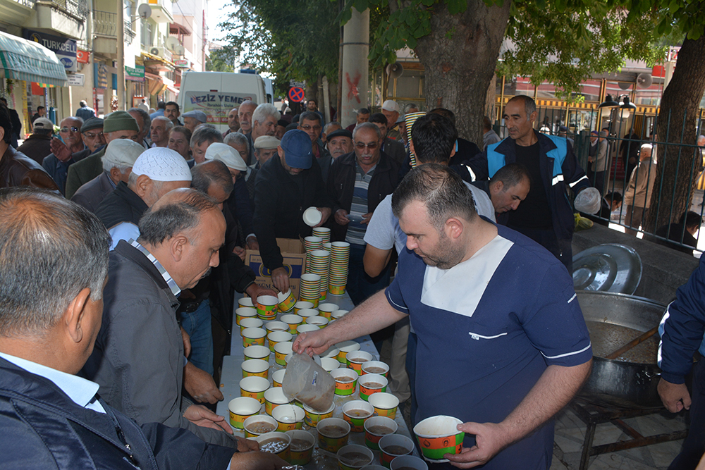 Belediyemiz Tarafıdan Aşure Dağıtıldı