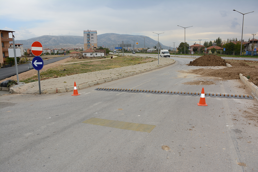 Dinar Otogar çıkışına Kasis Kapanı Kuruldu