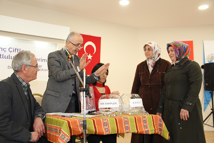 Başkan Acar Suçıkan Mahallesine Yapılan 86 Konut'u Noter Huzurunda Teslim Etti