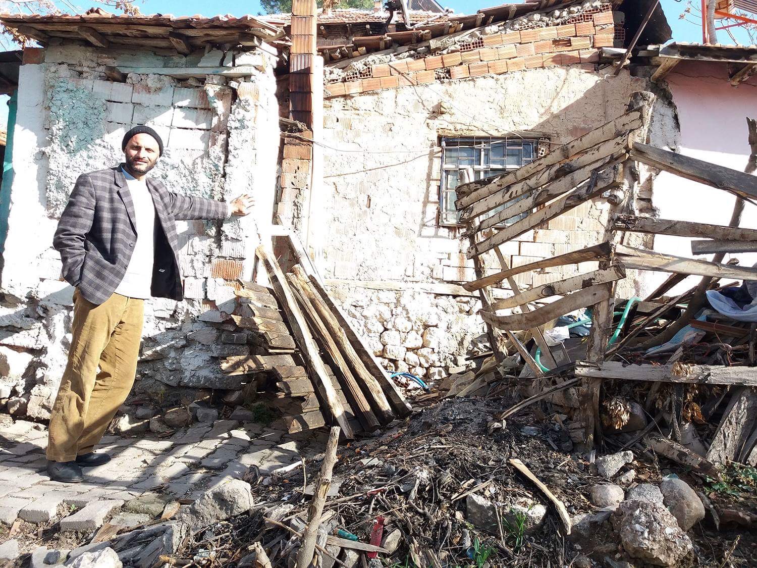 Dere Mahallesi Cumhurbaşkanından Yardım Bekliyor