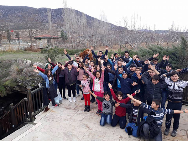 Kolej öğrencileri Kaklık Mağarasında