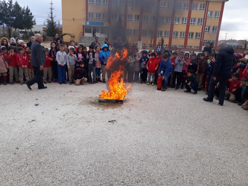 Dinar şakir ünver İlkokulunda Yapılan Yangın Tatbikatı Eleştirildi