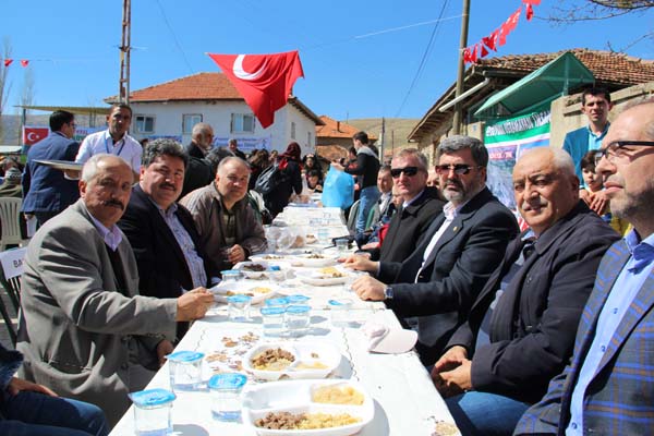 Afşar Köyünde 25.yıl Ağaç Dikme Bayramı Coşkuyla Kutlandı