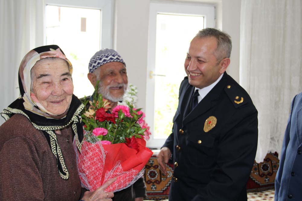 Dinar’da şehit Polis Aileleri Ziyaret Edildi