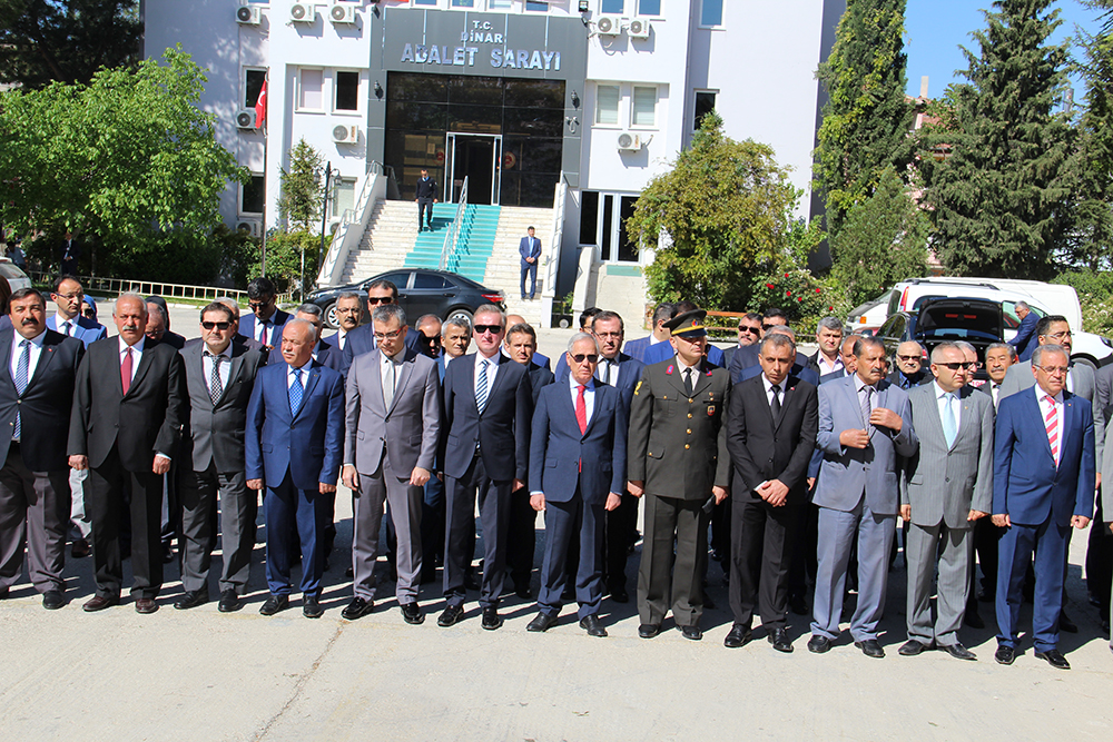 23 Nisan Ulusal Egemenlik Ve çocuk Bayramı çelenk Bırakma Merasimi