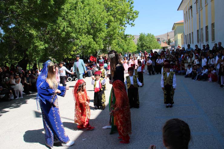 Dinar Cengiz Topel İlkokulu Ve Atatürk Ybo Okullarında 23 Nisan Kutlamaları