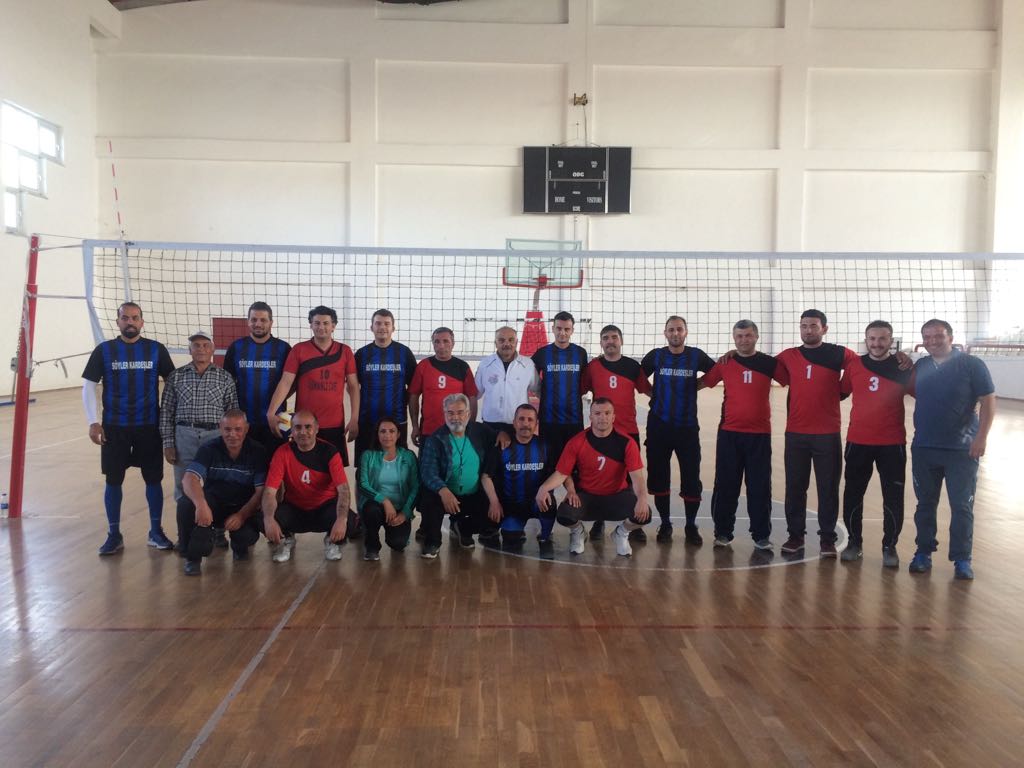 Dinar’da Kaymakamlık Kupası Voleybol Turnuvasında Başladı