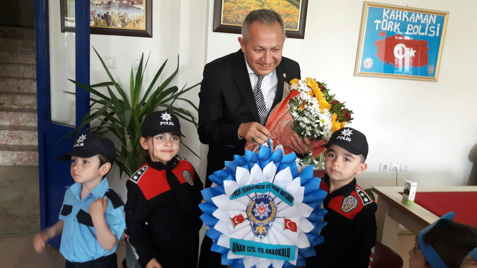 Minik öğrenciler Polis Gününü Kutladı