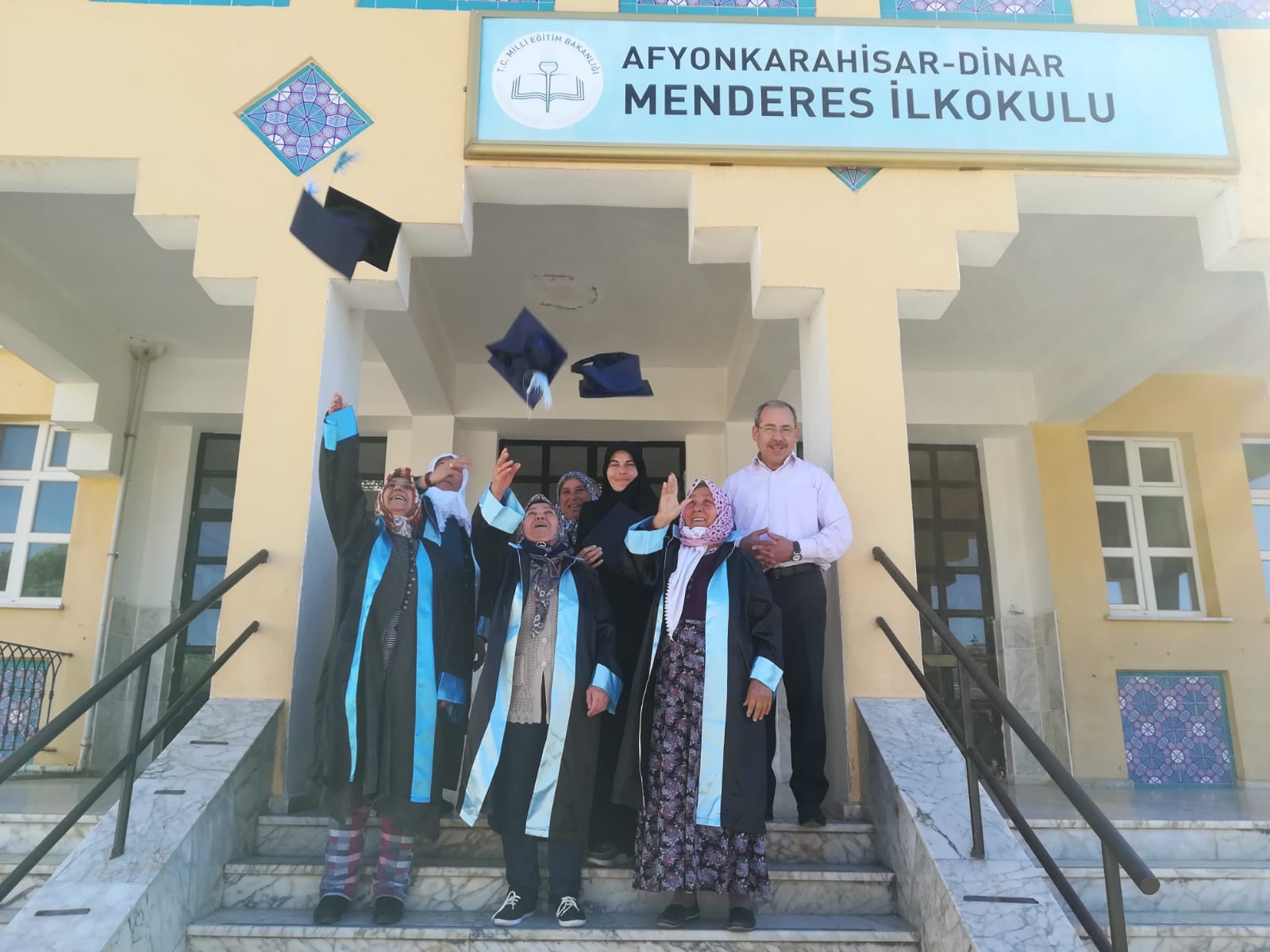 Dinar Menderes İlkokulunda Okuma Yazma öğrendiler