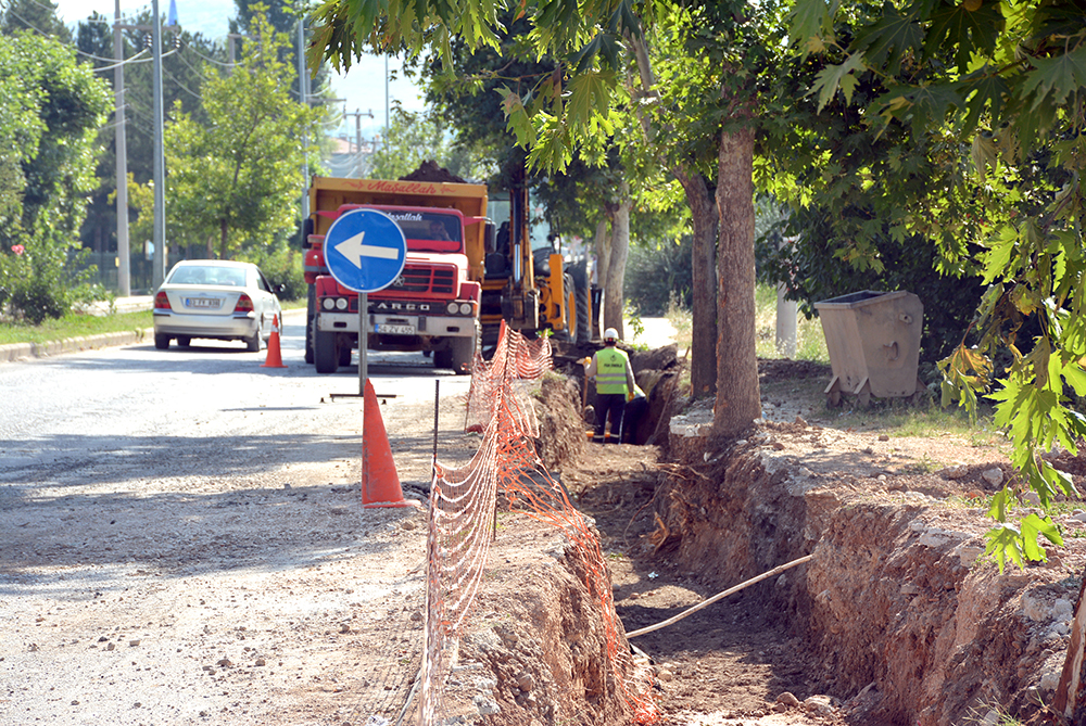 Elektrik Telleri Yer Altına İniyor