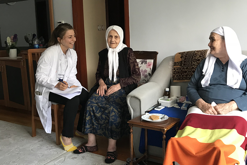 Saffet Acar'dan Gerontoloji'ye Tam Destek
