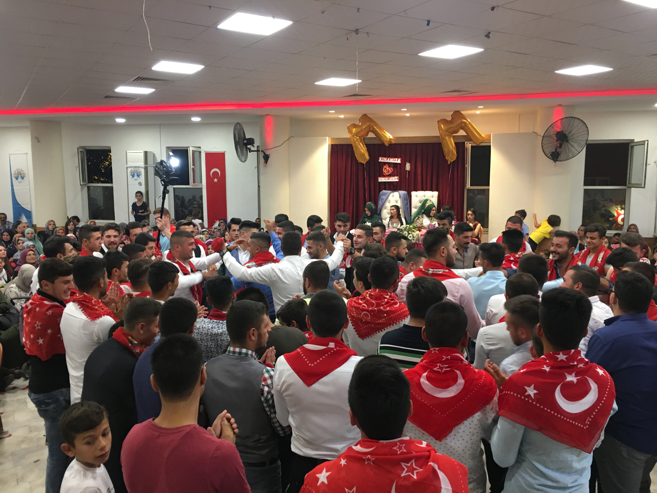 Mehmet Ve Meryem Gölcük Görkemli Bir Törenle Evlendi