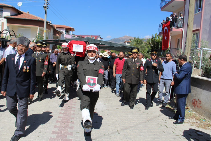 Dinar'da Kıbrıs Gazisi Askeri Törenle Son Yolculuğuna Uğurlandı