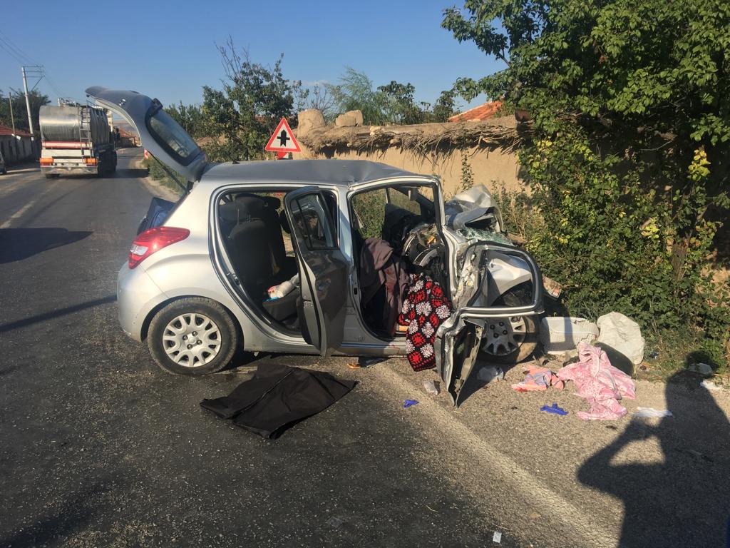 Dinar'da Kaza 3 ölü 1 Kişi Yaralandı