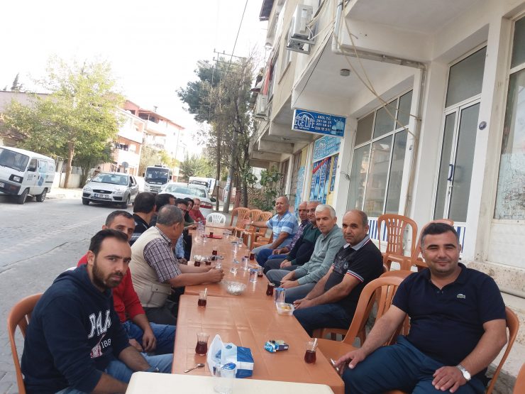 İzmir'de Dinar Deprem şehitlerimize Lokma Döktürüldü