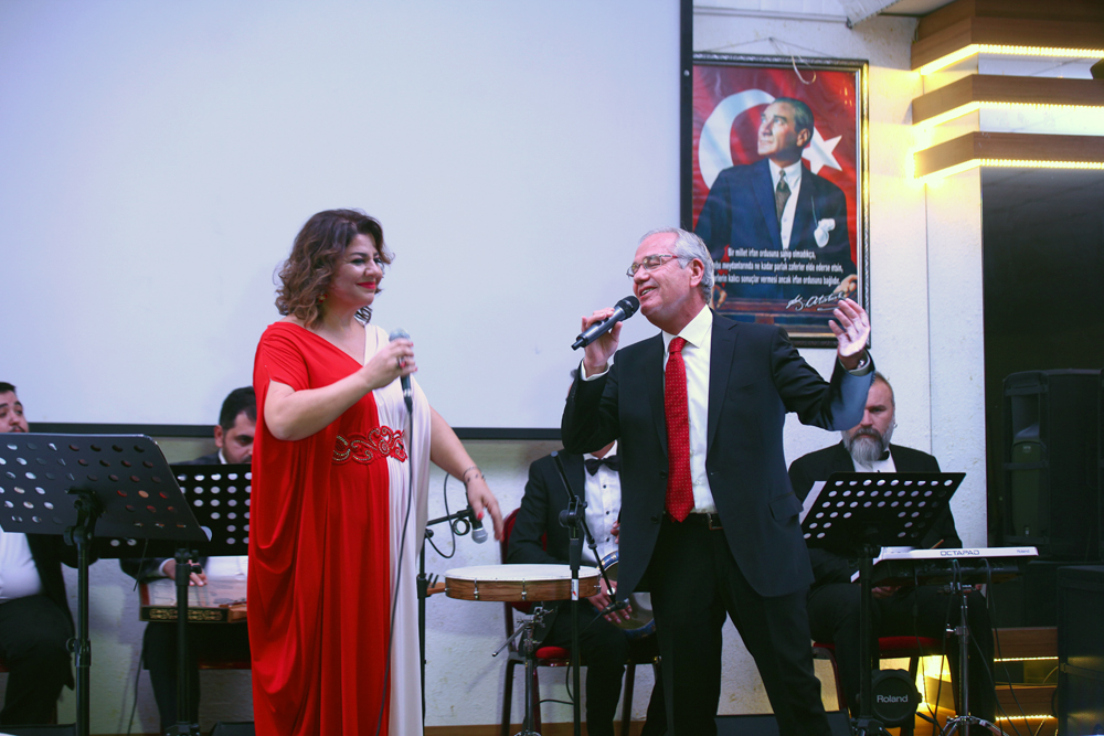 Dinar'da Sanatçı Coşturdu