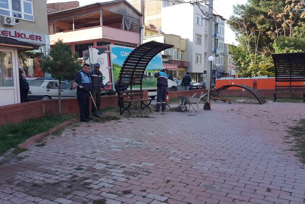 Parkların Bakımı Ve Temizliği Yapılıyor