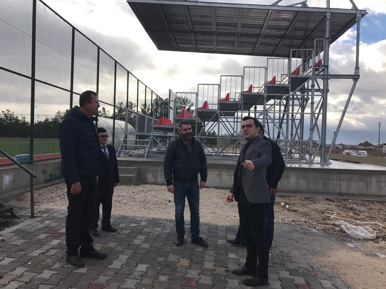 Kaymakamımız Gökay İçen Yapımı Tamamlanan Portatif Tribünde İncelemelerde Bulundu