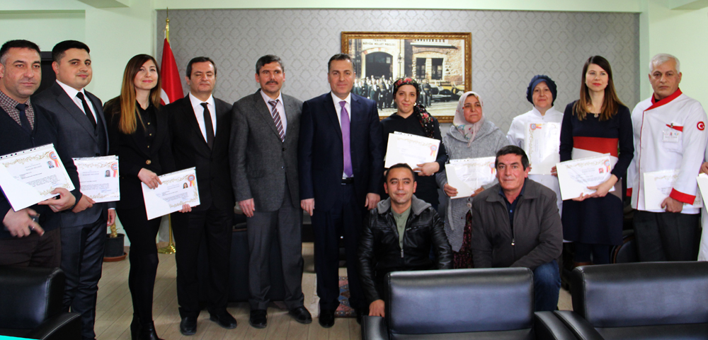 Kaymakam Kapankaya’dan “matematik Sokağı” Adlı Projesini Yürüten öğretmenlere Başarı Belgesi