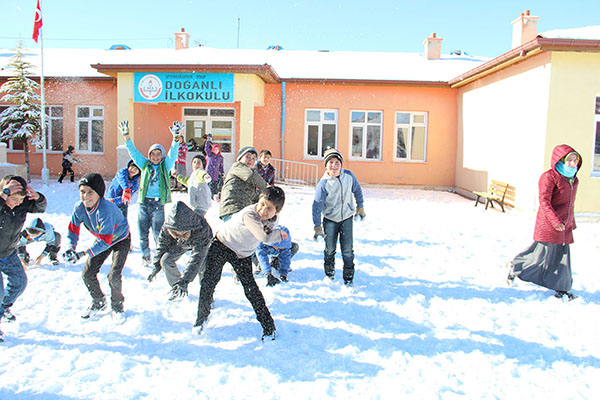 Dinar'da Okullar Tatil Değil