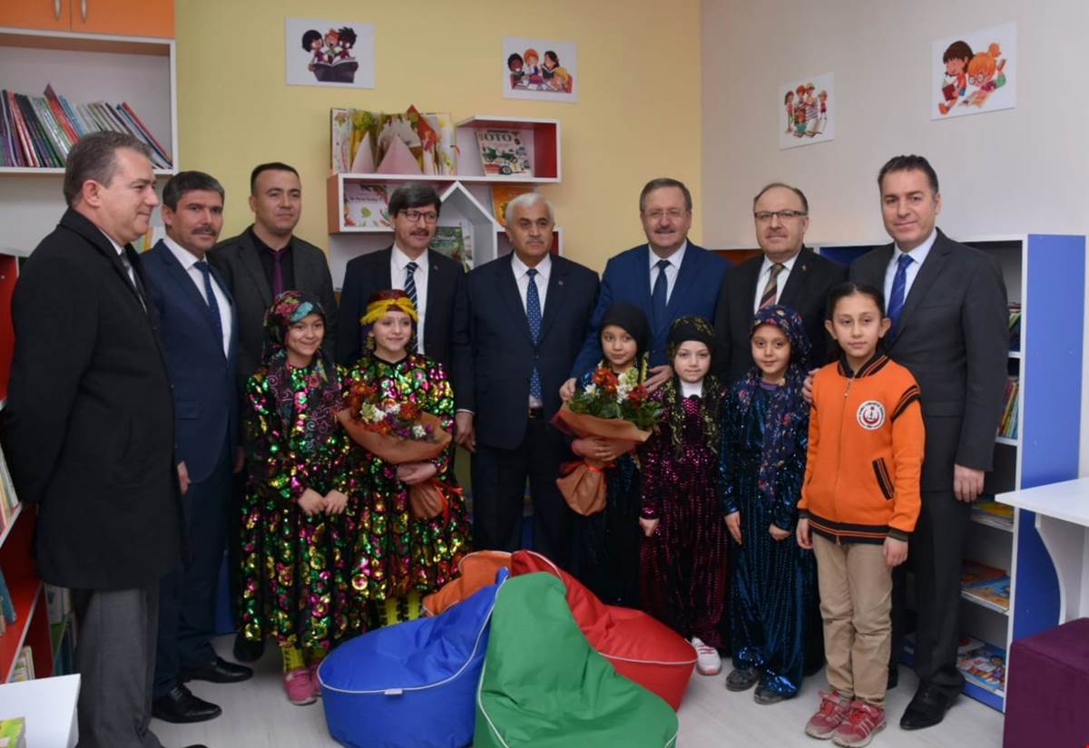 Vali Tutulmaz Ve Akü Rektörü Solak Tatarlı'da Kütüphane Açtı