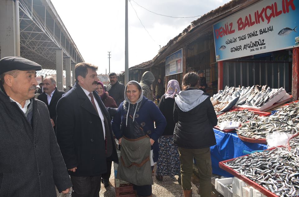Belediye Başkan Adayı Nihat Sarı, Salı Pazarında Halktan Destek İstedi