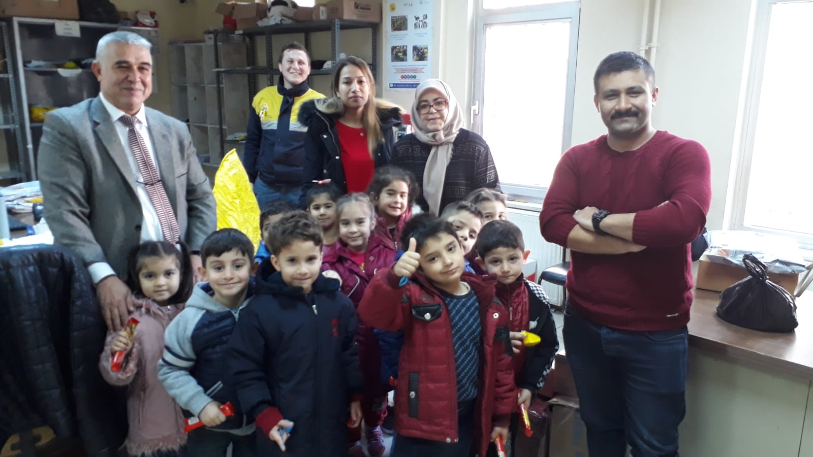 öğrencilerin Ptt Ve Banka Gezisi