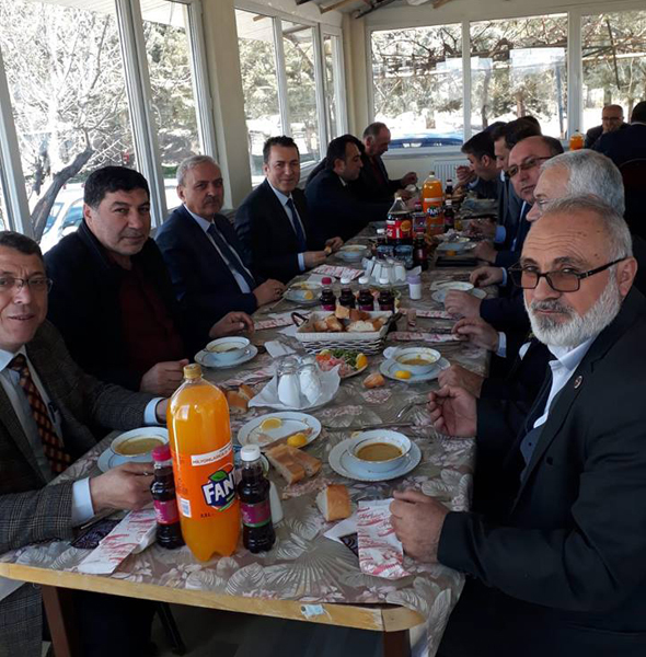 Dinar'da İlçe özel İdare Tarafından Koç Kesildi Yemek Verildi