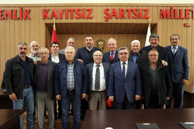 Başkan Acar’dan Meclis üyelerine Teşekkür Plaketi