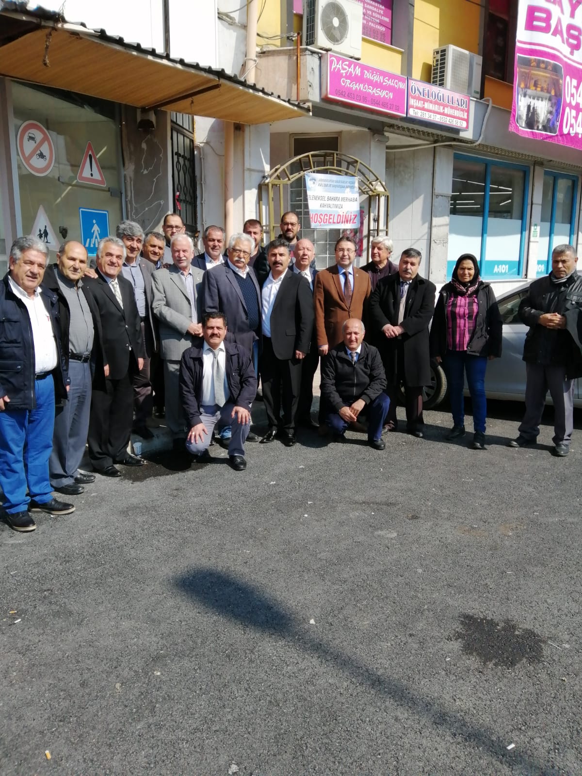 İzmir'de Dinar Kodak Derneğinden Kahvaltı Verildi