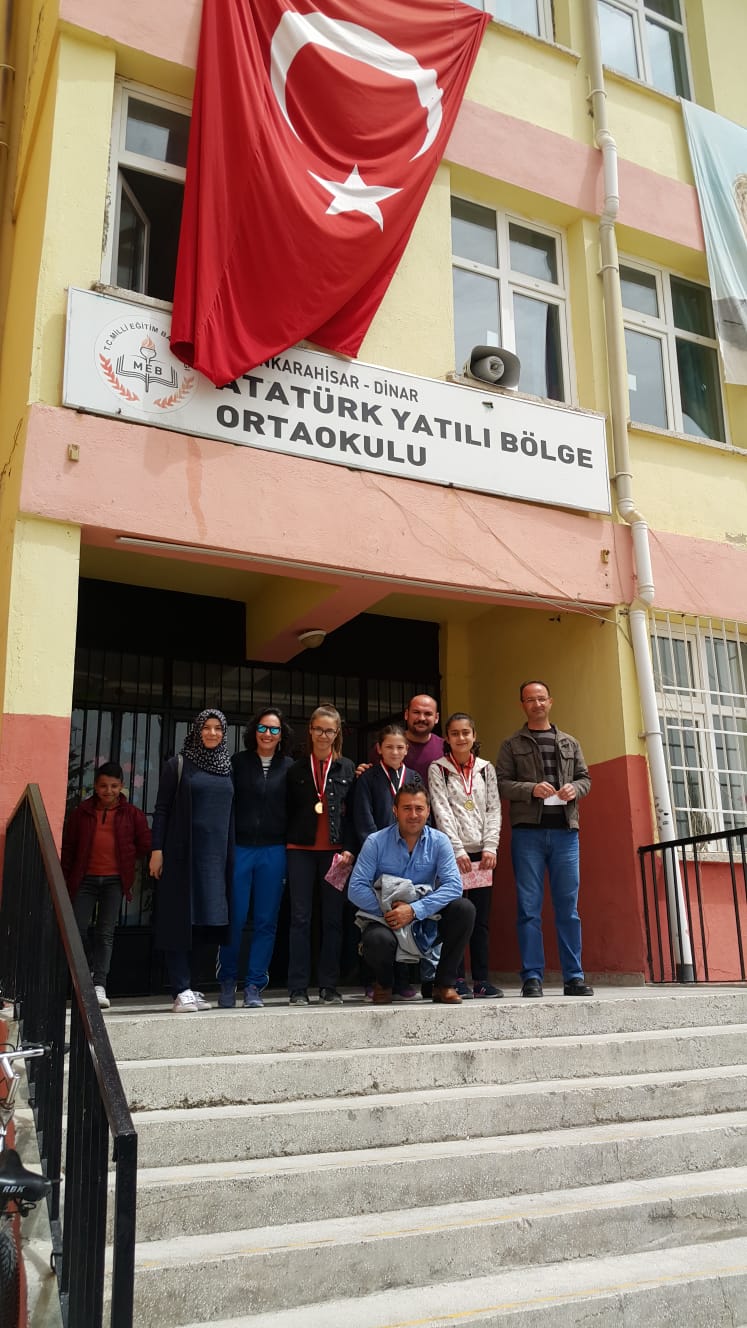 Dinar Atatürk Ybo E-kitap Okuyor