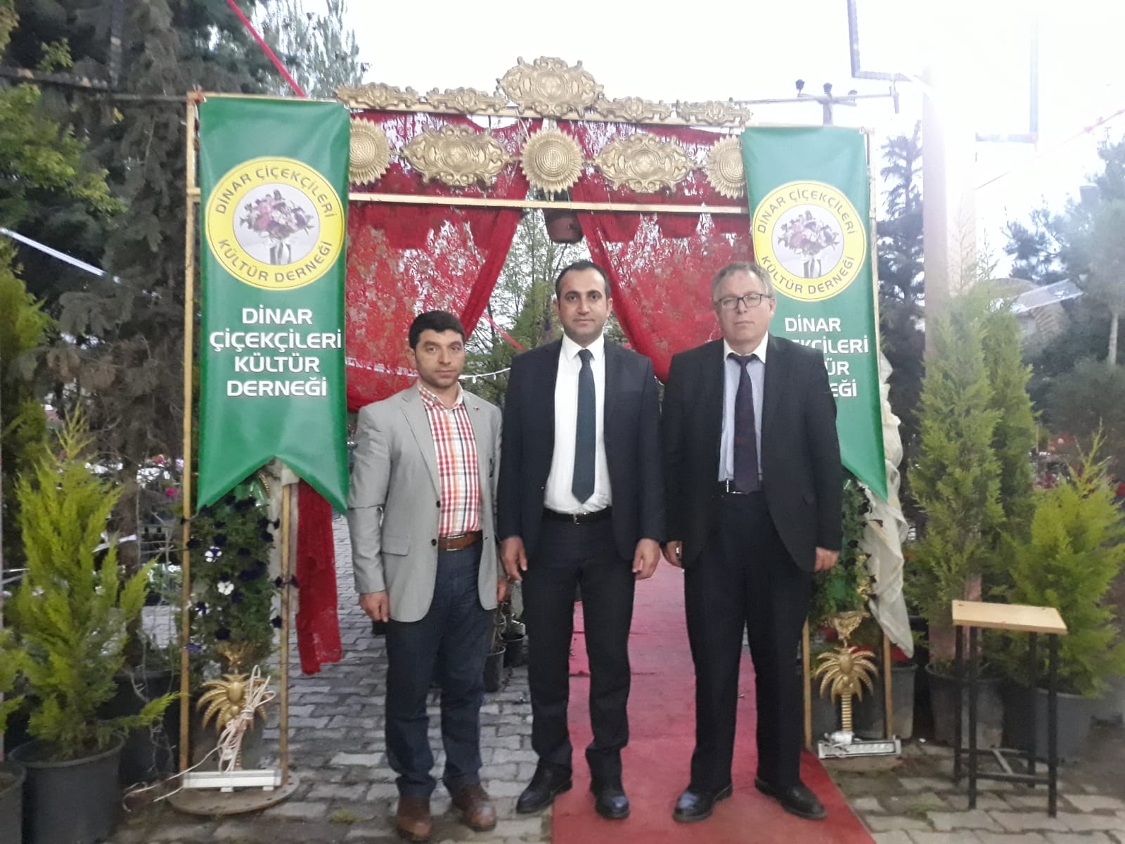 Kaymakam Abdullah Yüksel Dinar’da çiçek Festivalini Ziyaret Etti