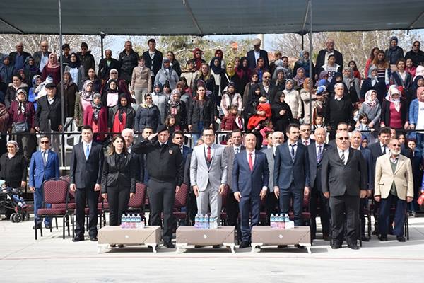 Dazkırı'da 23 Nisan Kutlandı