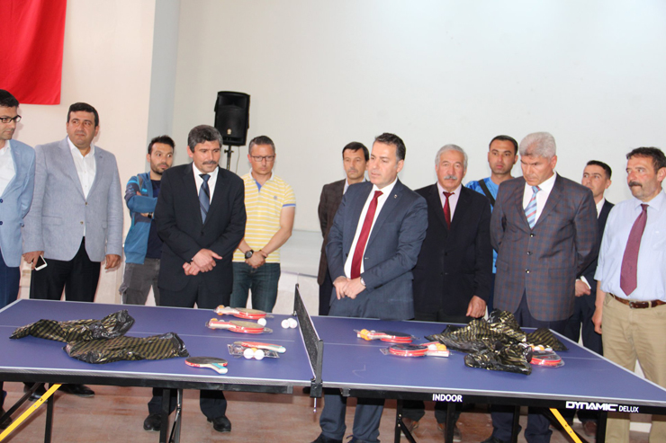 Dinar'da Okullara Masa Tenisi Dağıtıldı