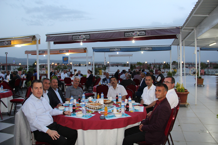 Dinar Kaymakamı Kapankayadan, Köy Muhtarlarına İftar Yemeği