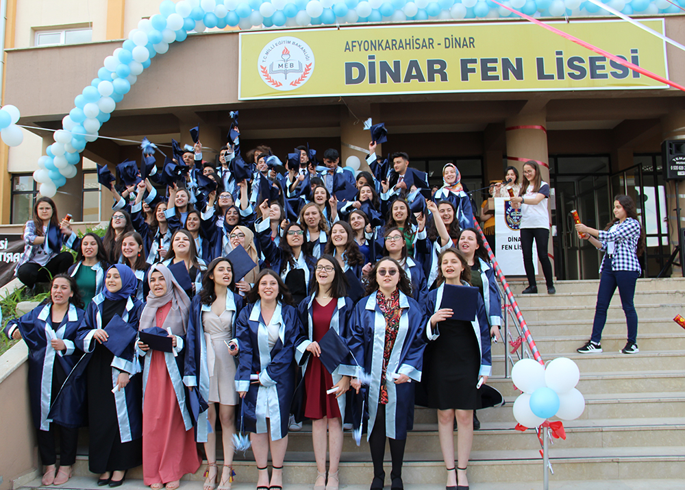 Dinar Fen Lisesinde Mezuniyet Coşkusu