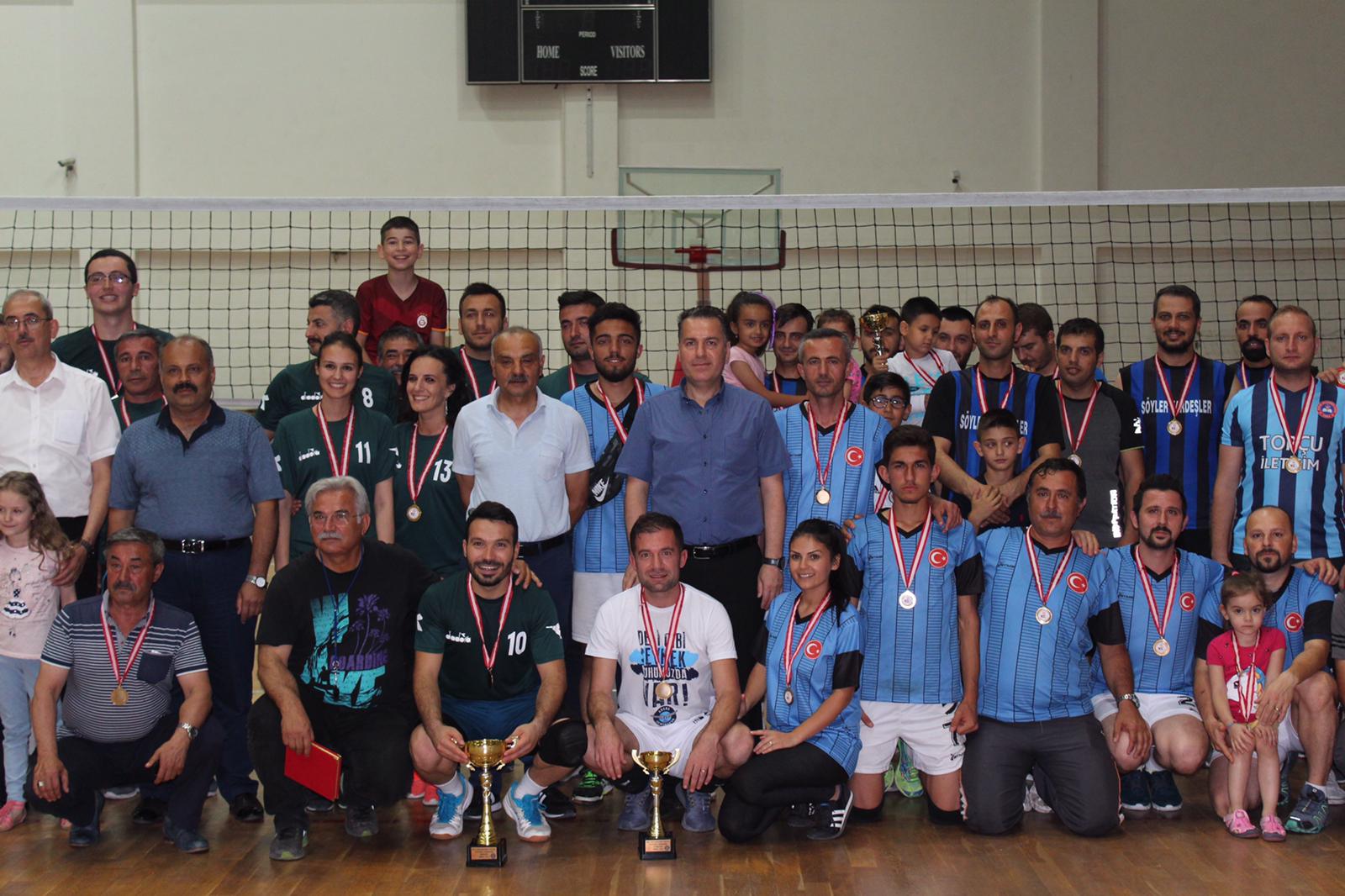 Dinar’da Voleybol Turnuvasında şampiyon Belli Oldu.