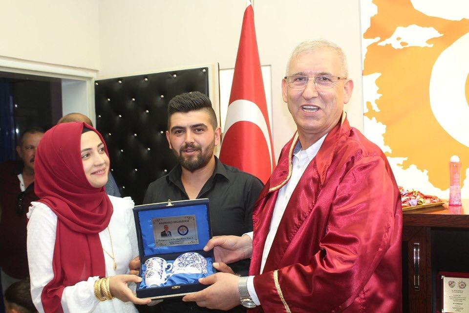 Başkan Gönüllü Makam Odasında Nikah Kıydı
