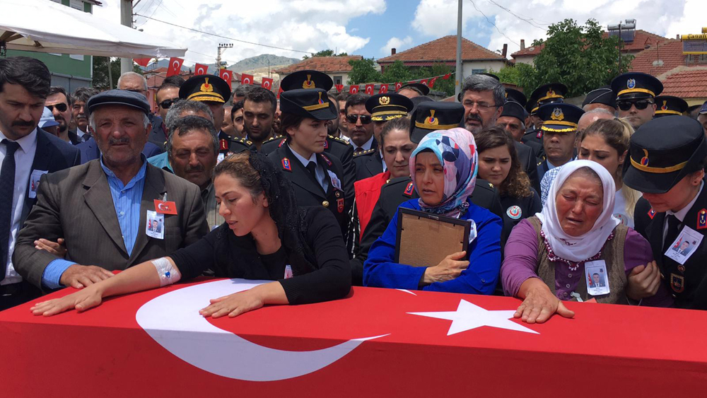 Dinar Yıprak Köyünde şehidimiz Toprağa Verildi