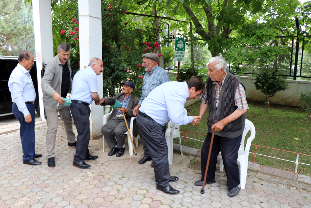 Belediye Başkanı Nihat Sarı’dan Babalar Gününde Anlamlı Ziyaret