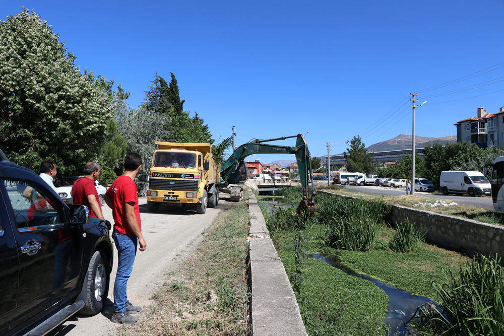 Menderes Nehri Temizlik çalışmaları Başladı
