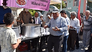 Başkan İsmail Taylan Halka Aşure ikram etti