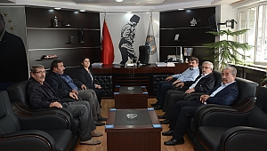 Dinar MHP Belediye Başkan adayı Sevim Özkan, Başkan Nihat Sarı'yı ziyaret etti