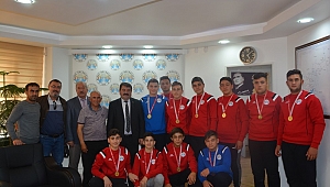 Afyonkarahisar'da Güreş müsabakalarında İ.H.A.Lisesi Şampiyon oldu